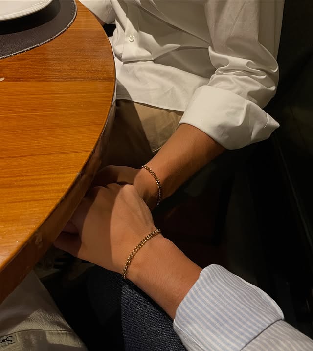 Max Linan and Matteo Santoro hold hands together.