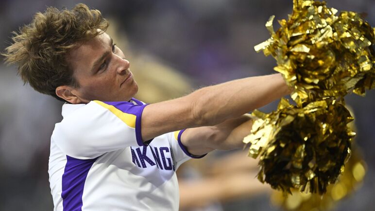 Vikings male cheerleader dreamed of this moment - Outsports